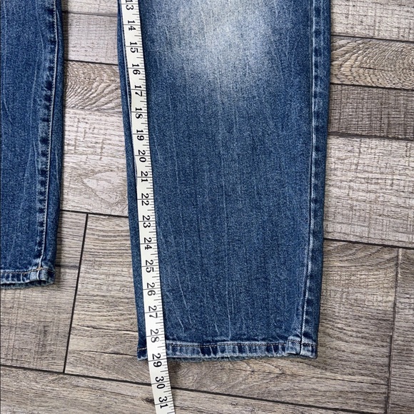 SO Women's Blue Mid-Rise Barrel Jeans - Picture 9 of 11